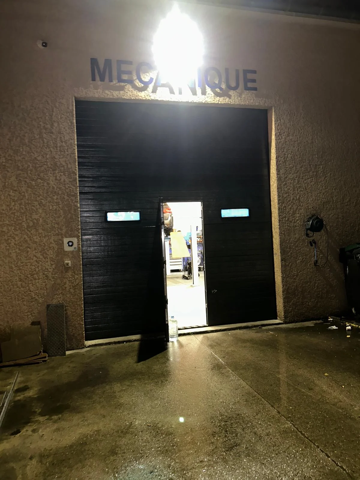 Porte sectionnelle isolante posée à Perpignan